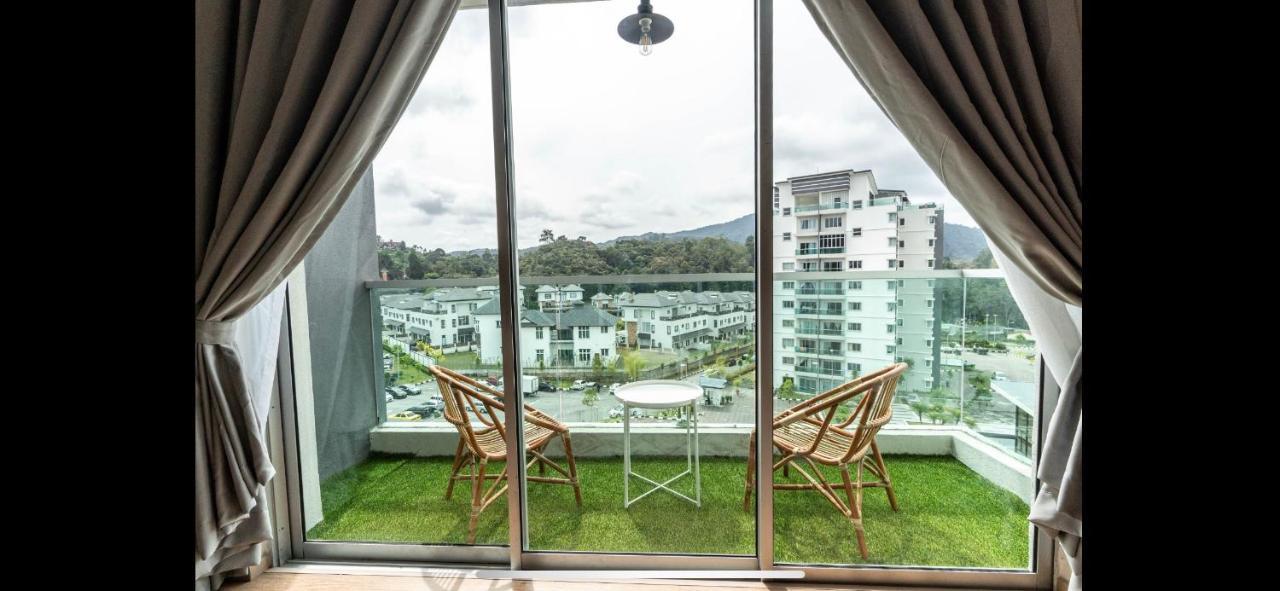 Retreat At Quintet Apartment